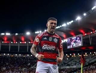 Arrascaeta comemora gol que leva o Flamengo para o G4 do Brasileirão. (Foto: Marcelo Cortez/Flamengo)