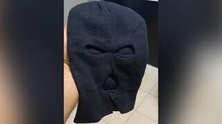 Máscara que teria sido deixada por um dos agressores, está sendo guardada para investigação (Foto/Arquivo pessoal)