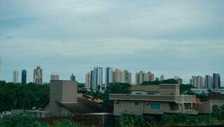 Imagem do céu de Campo Grande feita da região do Bairro Vilas Boas. (Foto: Alex Machado)