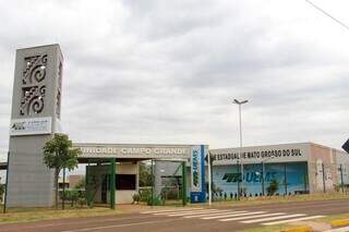 Fachada da Universidade Estadual de Mato Grosso do Sul (Foto: Juliano Almeida)