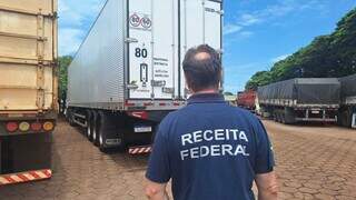 Caminhão frigorífico carregado com carnes no pátio da Receita Federal em Ponta Porã (Foto: Tião Prado - Pontaporainforma)