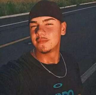 Motociclista de 18 anos morre depois de colidir com vaca na pista