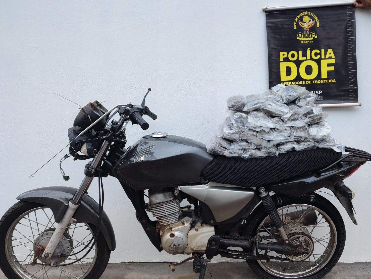 Motociclista é preso com carga de haxixe marroquino avaliada em R$ 1,2 milhão
