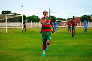 Jogador da Portuguesa, Firmino Coruja, comemorando gol diante do União ABC (Foto: Luciano Siqueira/Portuguesa)