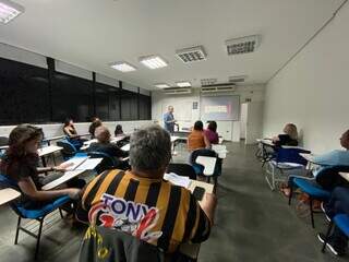 Estudantes durante curso na sede da Sejuv, em Campo Grande (Foto: Divulgação)