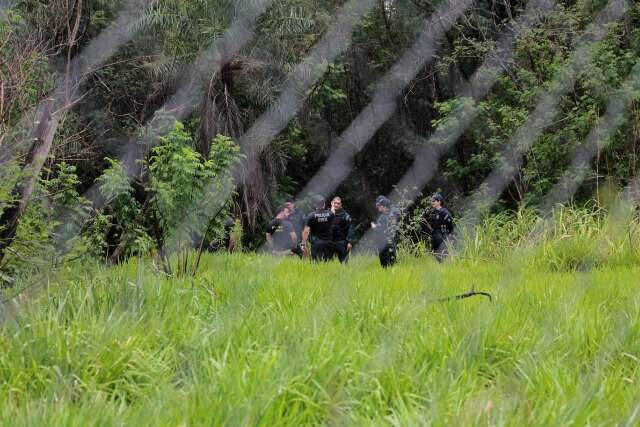 Rapaz saca arma contra policiais, &eacute; baleado e morre a caminho de UPA