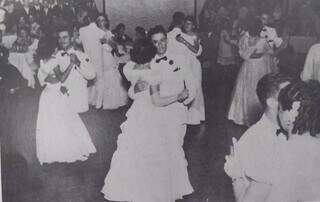 Um dos bailes clássicos realizados no Rádio Clube, no século passado. (Foto: Arquivo/Rádio Clube)