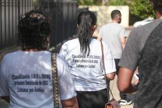 Família vestia camisetas com um último pedido: justiça pela morte de Claudineia (Foto: Marcos Maluf)