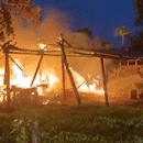 Durante temporal, raio cai e fogo destrói casa de violeiro em área rural 