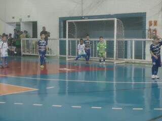 Jogo da Copa Pelezinho na Escola Ativa Idade em Campo Grande (Foto: Divulgação) 