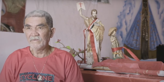 Festeiro que dá depoimento no documentário (Foto: Reprodução/YouTube)