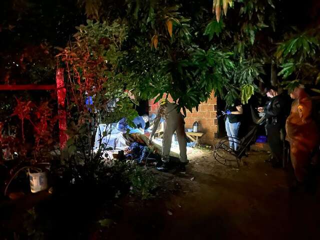 Homem sai para beber e &eacute; encontrado morto com facada no umbigo