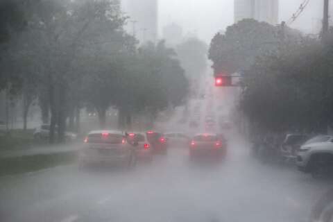 Mesmo rápida, pancada de chuva é registrada em diversos pontos da Capital 