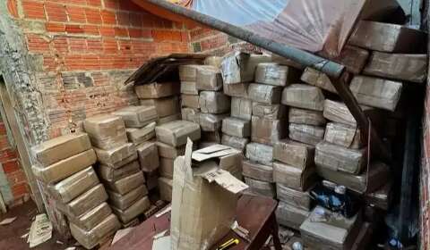 Brasileiro e paraguaios são presos com 2,5 toneladas de maconha em depósito 