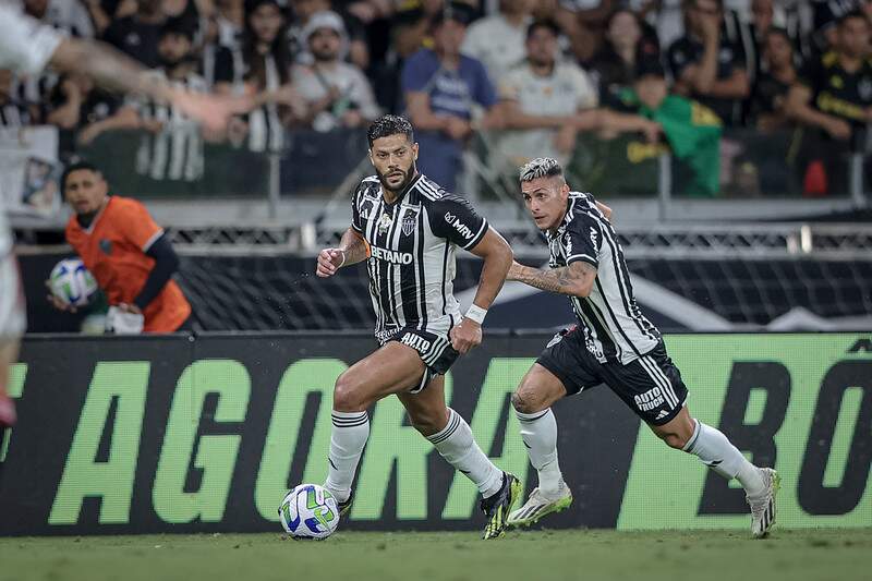 Atlético-MG marca no fim e vence São Paulo por 2 a 1 no Mineirão