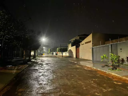 Pancada rápida de chuva é registrada em Campo Grande