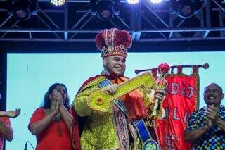Gustavo é o Rei Momo pela segunda vez no Carnaval de Campo Grande. (Foto: Juliano Almeida)