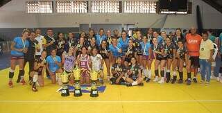 Times femininos finalistas da Liga MS de voleibol (Foto: Divulgação/FVMS)