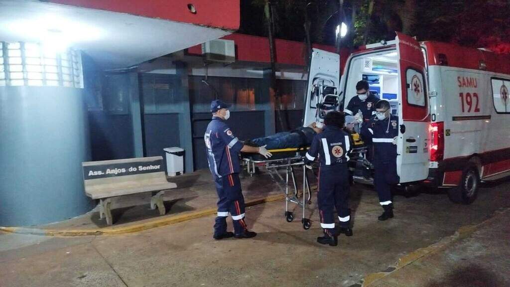 condutor-de-suv-invade-preferencial-atinge-moto-e-deixa-jovem-ferido