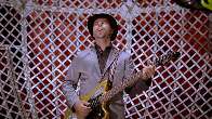 Little Jeff arrisca a vida no globo da morte em seu novo videoclipe