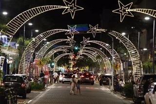 Avenida 14 de Julho com decoração natalina. (Foto: Alex Machado)