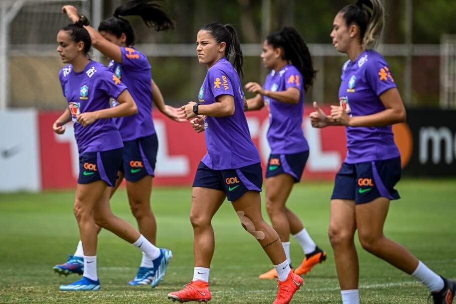 Seleção feminina encerra último período de preparação no Brasil