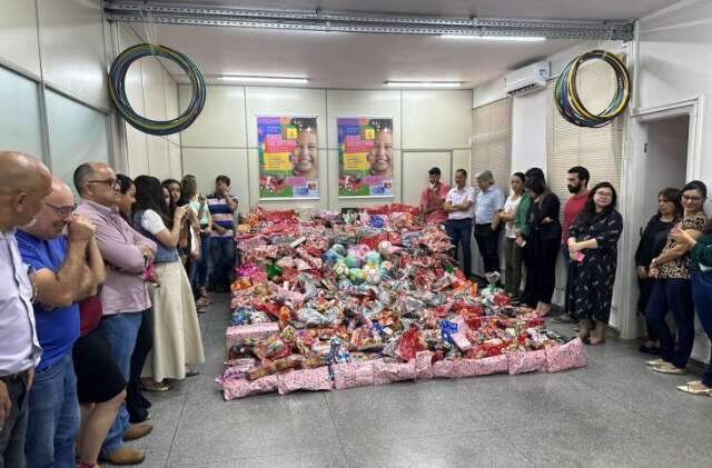 Campanha &lsquo;Caixa Encantada&#039; arrecada mais mil brinquedos para o Natal 