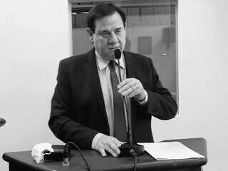 Ademar Dalbosco, durante fala na Câmara Municipal. (Foto: Reprodução)
