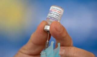 Vacina bivalente é produzida pela farmacêutica Pfizer (Foto: Fábio Rodrigues/Agência Brasil)