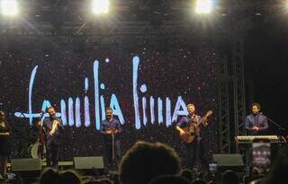 Família Lima se apresentou em Campo Grande para a abertura da Cidade do Natal. (Foto: Juliano Almeida)