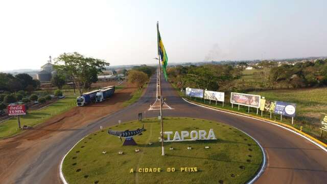 Com show de dupla sertaneja, Itapor&atilde; comemora 70 anos