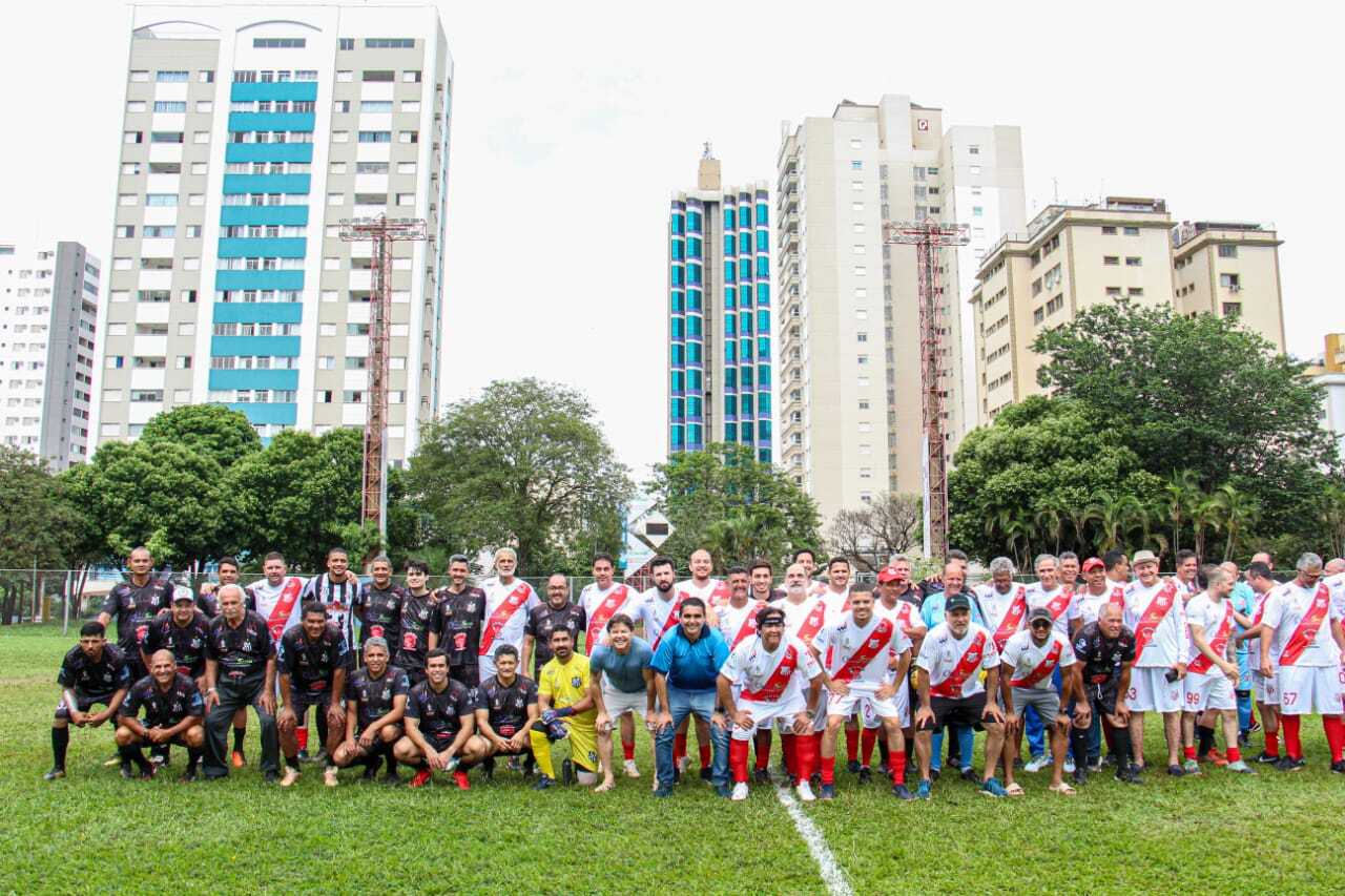 O jogo de futebol do Culto, Quero é viver