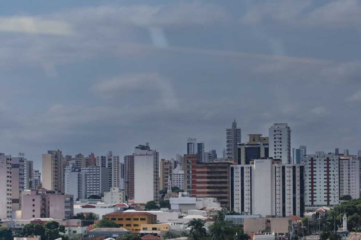 Dia amanhece garoando e previsão é de chuva na maioria das cidades do  Estado - Meio Ambiente - Campo Grande News