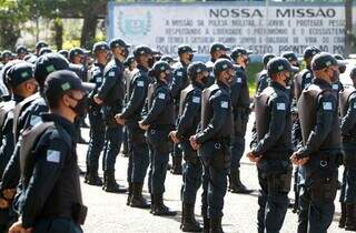 Policias Militares de Mato Grosso do Sul perfilados (Foto: Saul Scharamm)