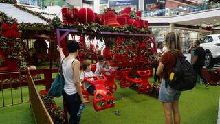 Crianças podem aproveitar o Natal e brinquedos do shopping. (Foto: Alex Machado)