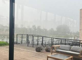Nevoeiro registrado na Vila Aurora, em Dourados (Foto: Hosana de Lourdes/Tudo do MS)