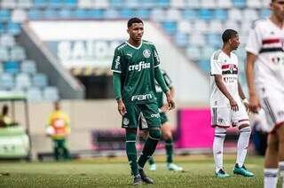 Lucas Henrique em campo com a camisa do Palmeiras (Foto: Divulgação)