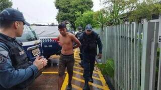 Kleiton Benites sendo preso (Foto: Adilson Domingos)