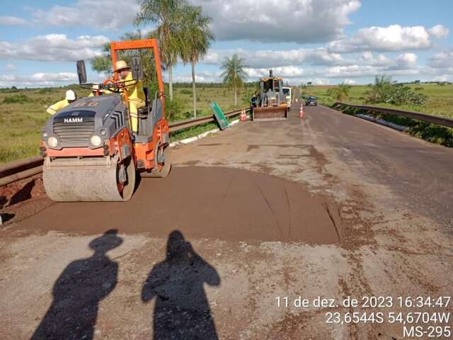 Reparos emergenciais na ponte da MS-295 sobre o Rio Jogui liberam tr&acirc;nsito