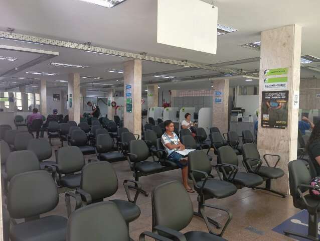 Feir&atilde;o de empregos come&ccedil;a vazio em Campo Grande