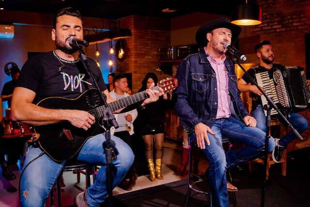Natal da Feira Central começa hoje com show de João Haroldo e Betinho
