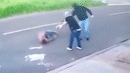 Câmera de segurança mostra execução fria no meio da rua e carregada de ódio