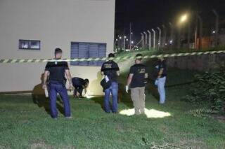 M&atilde;e de crian&ccedil;a que caiu de pr&eacute;dio &eacute; presa por deixar filhos sozinhos