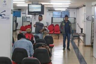 Movimentação de candidatos dentro do prédio da Funsat (Foto: Arquivo)