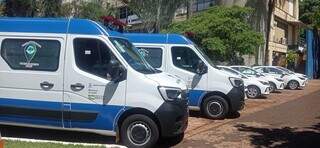 Prefeitura entregou ambulâncias para a Sesau e carros para a assistência social (Foto: Gabriela Couto)