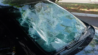 Em novembro, homem procurou a polícia após ter carro destruído e acusa ex-esposa (Foto: Alex Machado)