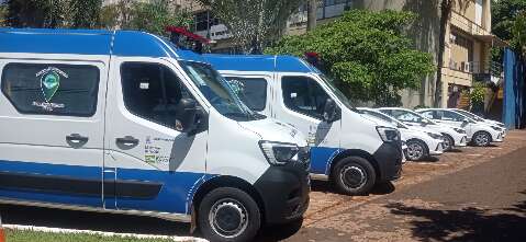 Prefeitura entrega ambulâncias e carros para a Sesau e para Assistência Social