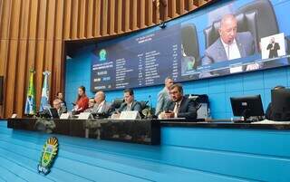 Deputados durante sessão na Alems (Foto: Luciana Nassar)