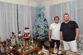 Desde 2007, Wilson Mendes e Alexandre Ostapenko decoram casa para o Natal. (Foto: Juliano Almeida)