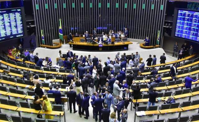 Congresso derruba veto &agrave; desonera&ccedil;&atilde;o da folha de pagamento para 17 setores